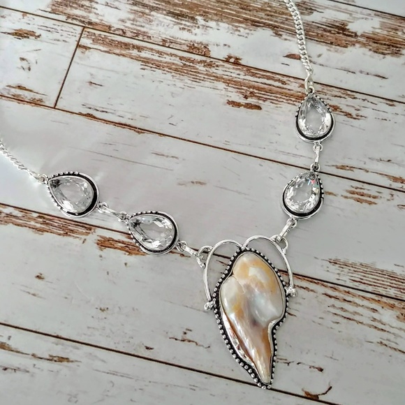 The Girl With Kaleidoscope Eyes Jewelry - Biwa Pearl & Quartz Crystal Necklace